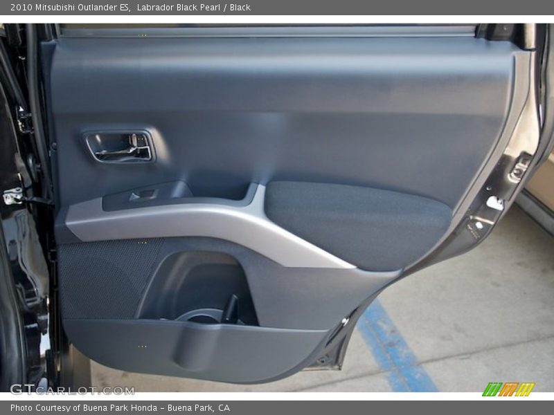 Labrador Black Pearl / Black 2010 Mitsubishi Outlander ES