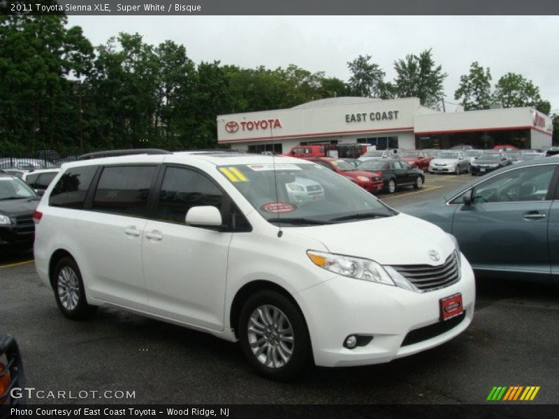 Super White / Bisque 2011 Toyota Sienna XLE