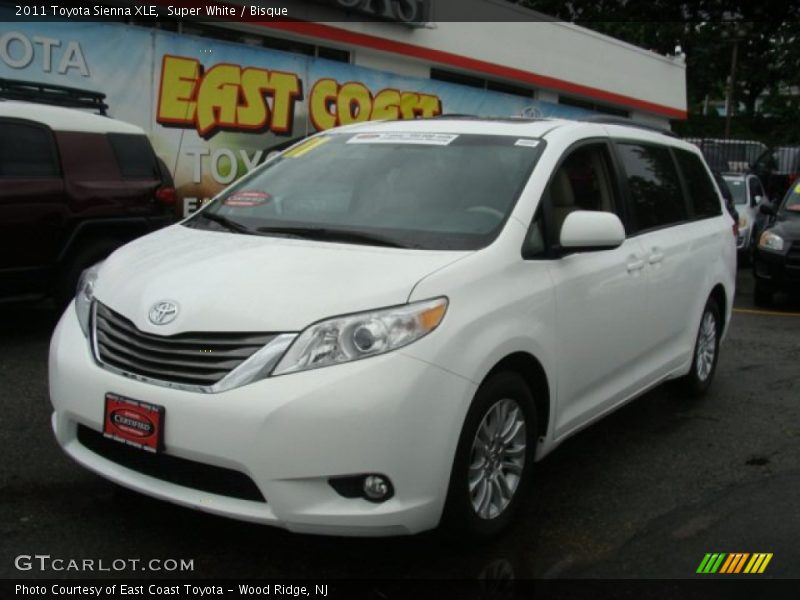 Super White / Bisque 2011 Toyota Sienna XLE