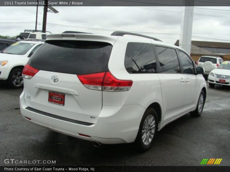 Super White / Bisque 2011 Toyota Sienna XLE