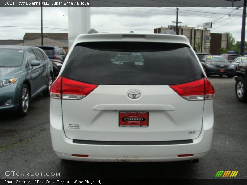 Super White / Bisque 2011 Toyota Sienna XLE