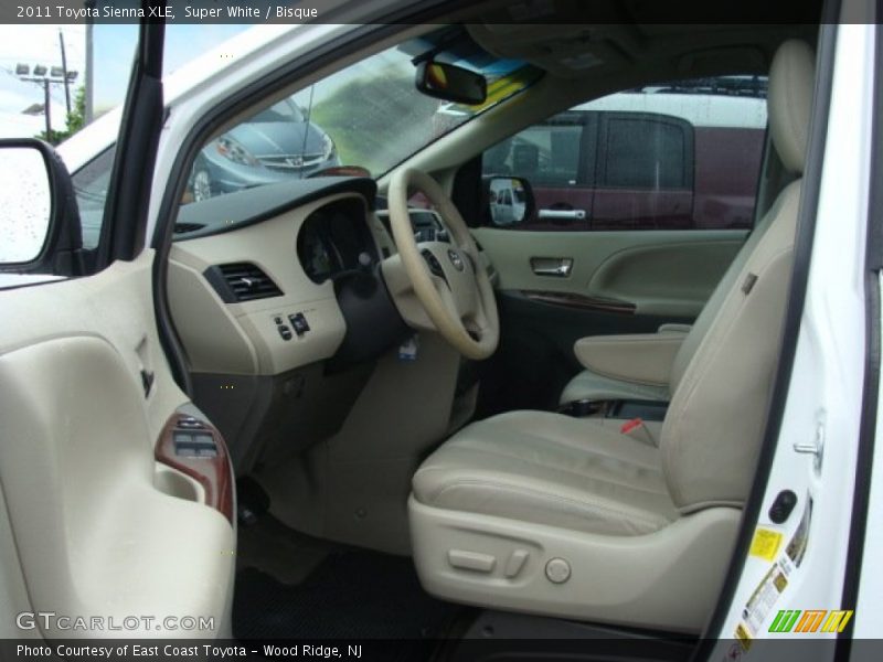 Super White / Bisque 2011 Toyota Sienna XLE