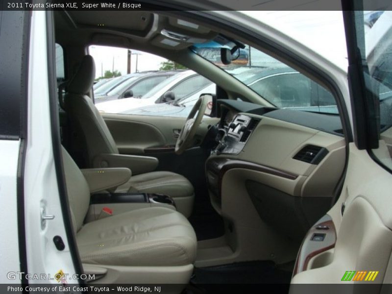 Super White / Bisque 2011 Toyota Sienna XLE