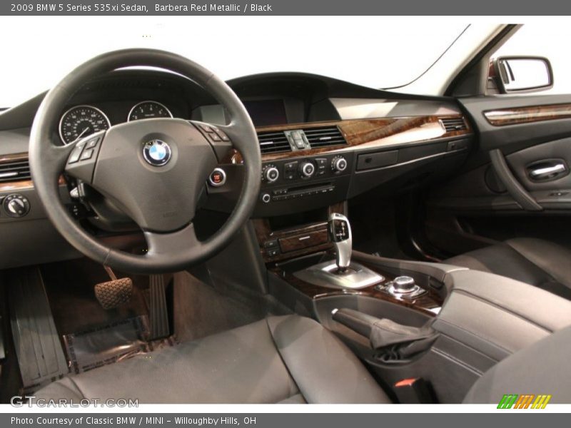Dashboard of 2009 5 Series 535xi Sedan