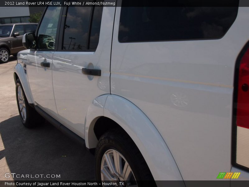Fuji White / Almond/Nutmeg 2012 Land Rover LR4 HSE LUX