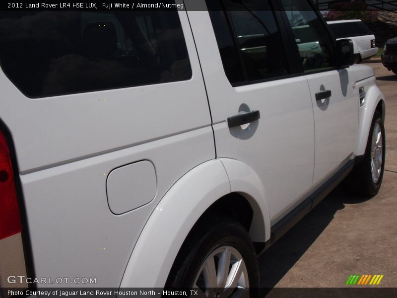 Fuji White / Almond/Nutmeg 2012 Land Rover LR4 HSE LUX