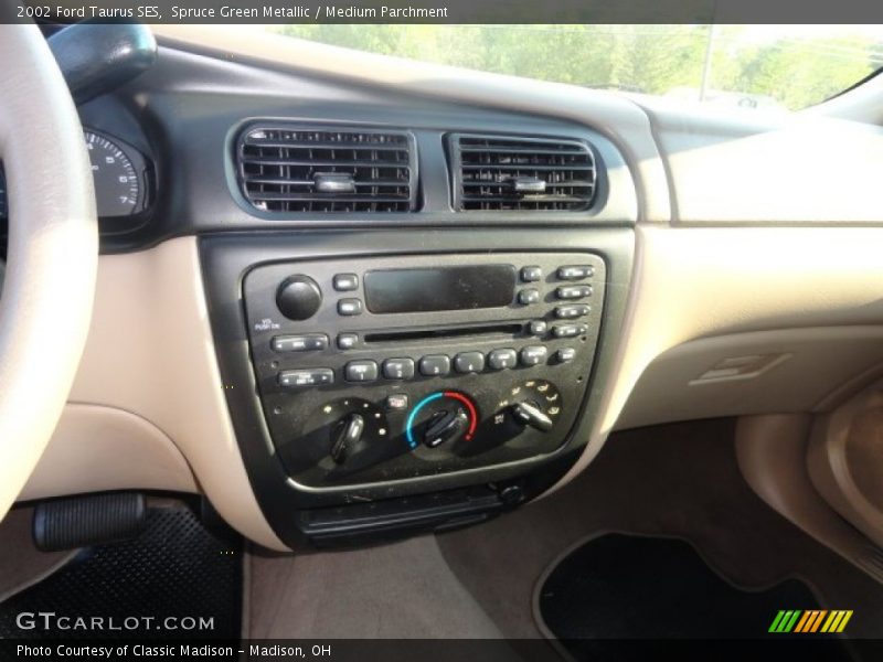 Spruce Green Metallic / Medium Parchment 2002 Ford Taurus SES