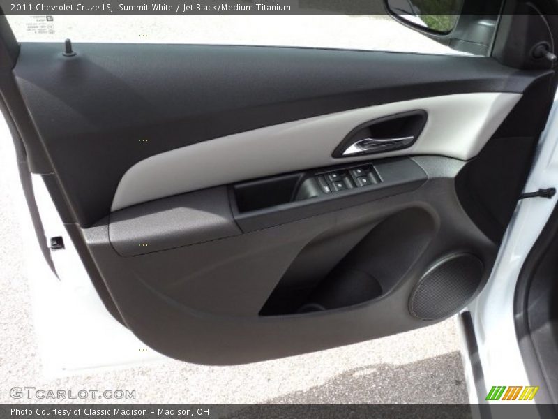 Summit White / Jet Black/Medium Titanium 2011 Chevrolet Cruze LS
