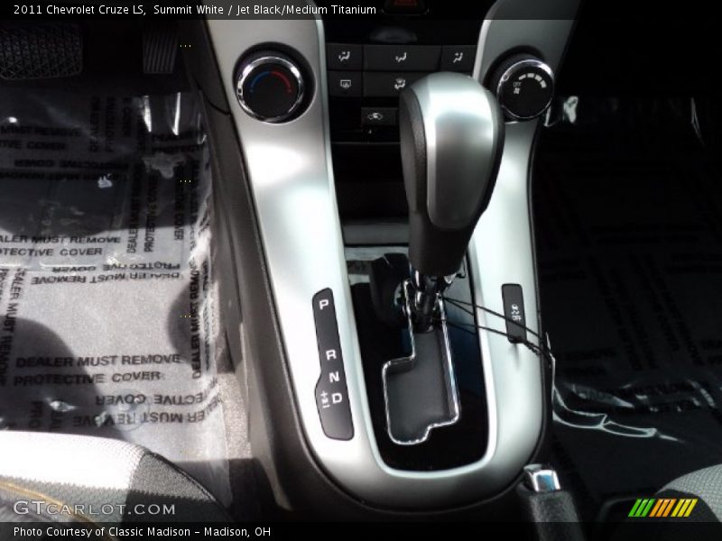 Summit White / Jet Black/Medium Titanium 2011 Chevrolet Cruze LS