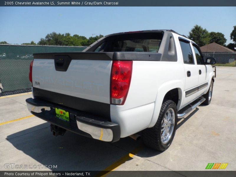 Summit White / Gray/Dark Charcoal 2005 Chevrolet Avalanche LS