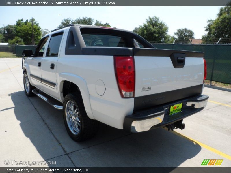 Summit White / Gray/Dark Charcoal 2005 Chevrolet Avalanche LS