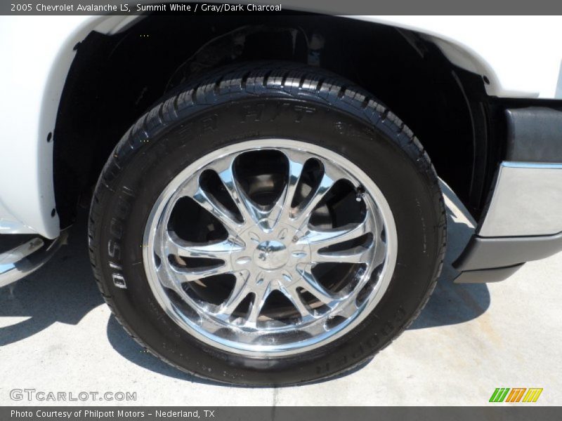Summit White / Gray/Dark Charcoal 2005 Chevrolet Avalanche LS
