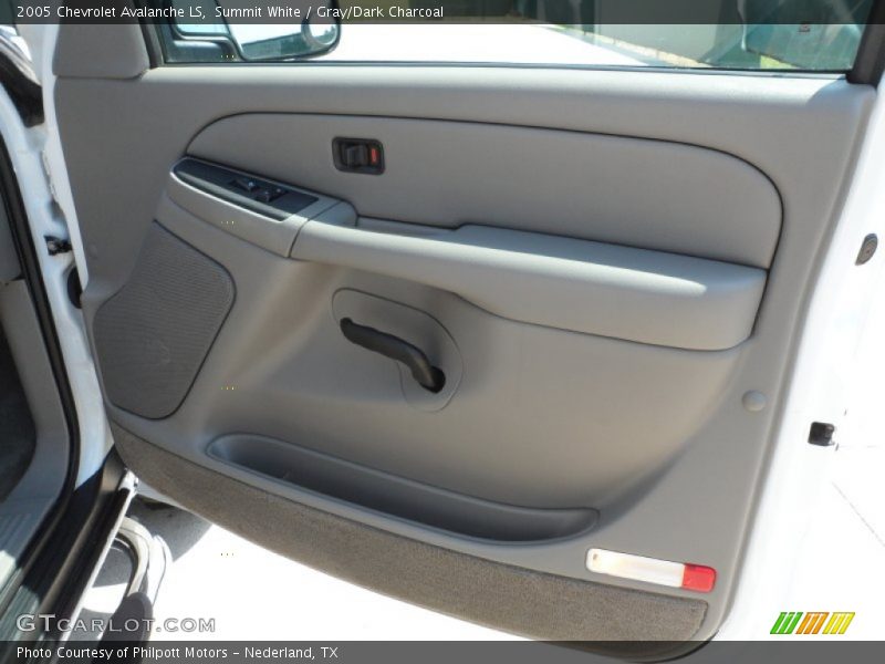 Summit White / Gray/Dark Charcoal 2005 Chevrolet Avalanche LS