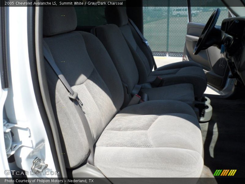 Summit White / Gray/Dark Charcoal 2005 Chevrolet Avalanche LS