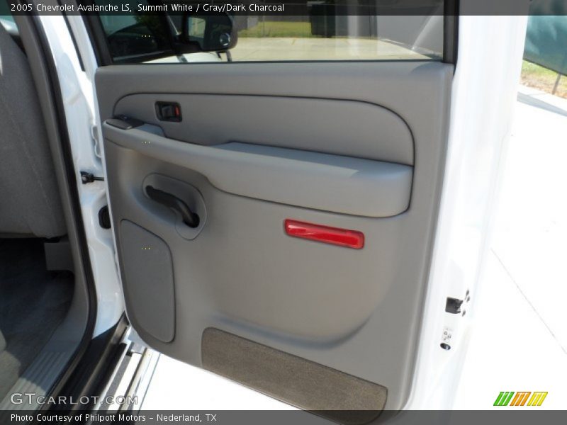 Summit White / Gray/Dark Charcoal 2005 Chevrolet Avalanche LS
