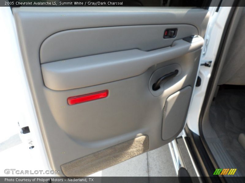 Summit White / Gray/Dark Charcoal 2005 Chevrolet Avalanche LS