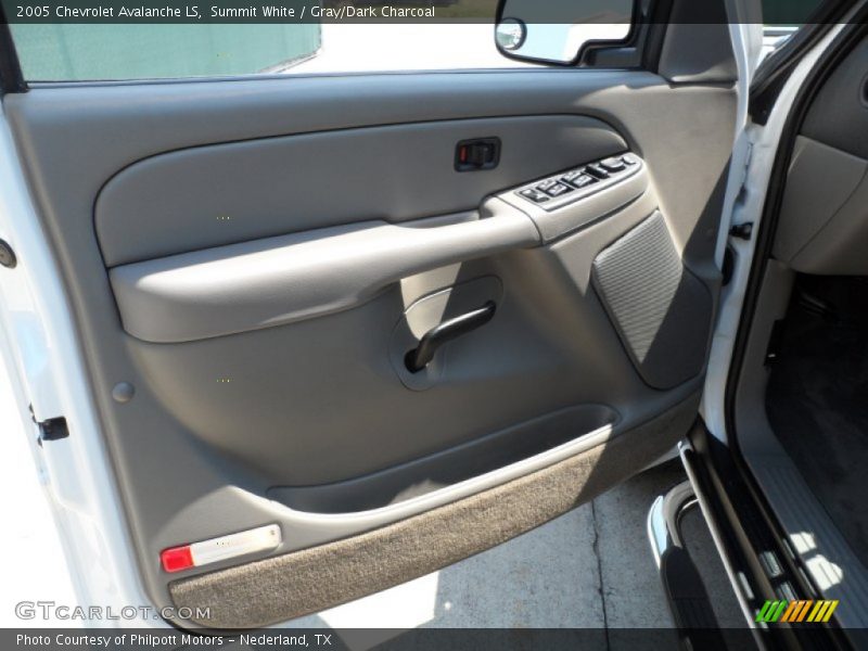 Summit White / Gray/Dark Charcoal 2005 Chevrolet Avalanche LS