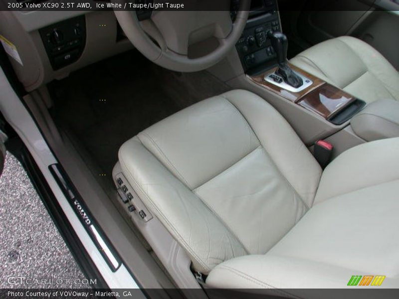 Ice White / Taupe/Light Taupe 2005 Volvo XC90 2.5T AWD