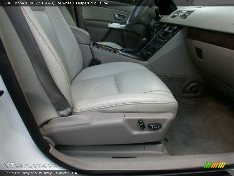 Ice White / Taupe/Light Taupe 2005 Volvo XC90 2.5T AWD