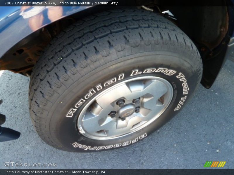 Indigo Blue Metallic / Medium Gray 2002 Chevrolet Blazer LS 4x4