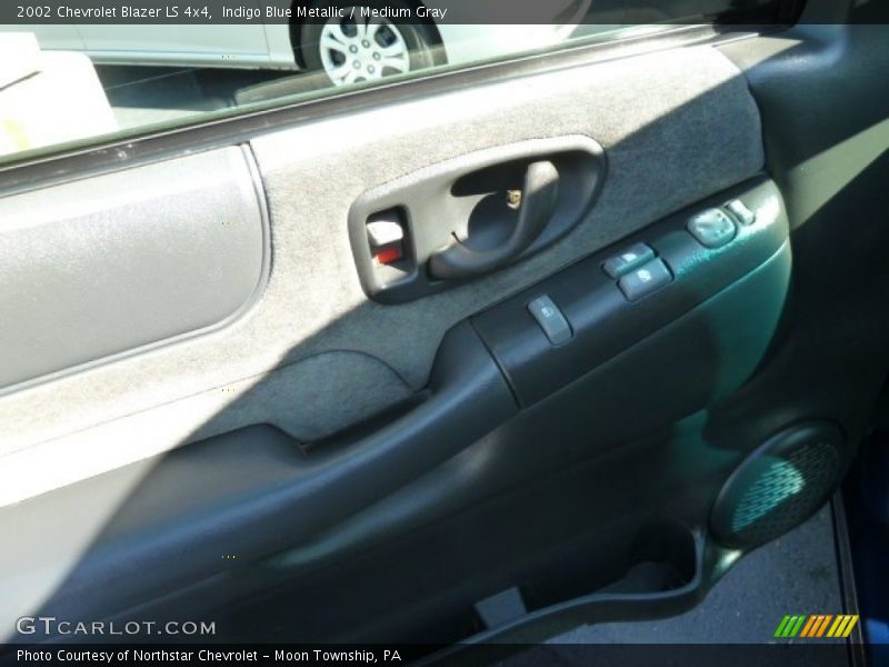 Indigo Blue Metallic / Medium Gray 2002 Chevrolet Blazer LS 4x4