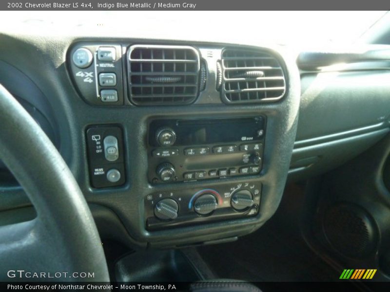 Indigo Blue Metallic / Medium Gray 2002 Chevrolet Blazer LS 4x4