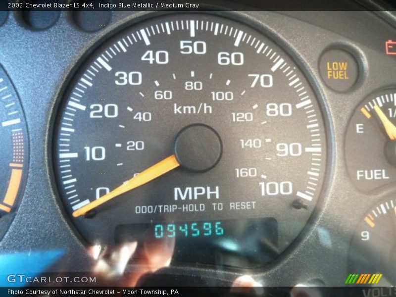 Indigo Blue Metallic / Medium Gray 2002 Chevrolet Blazer LS 4x4