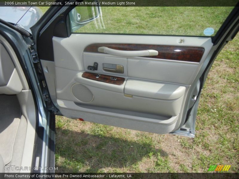 Silver Birch Metallic / Medium Light Stone 2006 Lincoln Town Car Signature