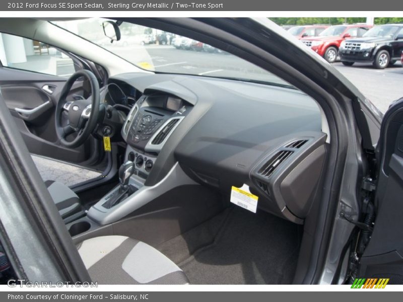 Sterling Grey Metallic / Two-Tone Sport 2012 Ford Focus SE Sport Sedan