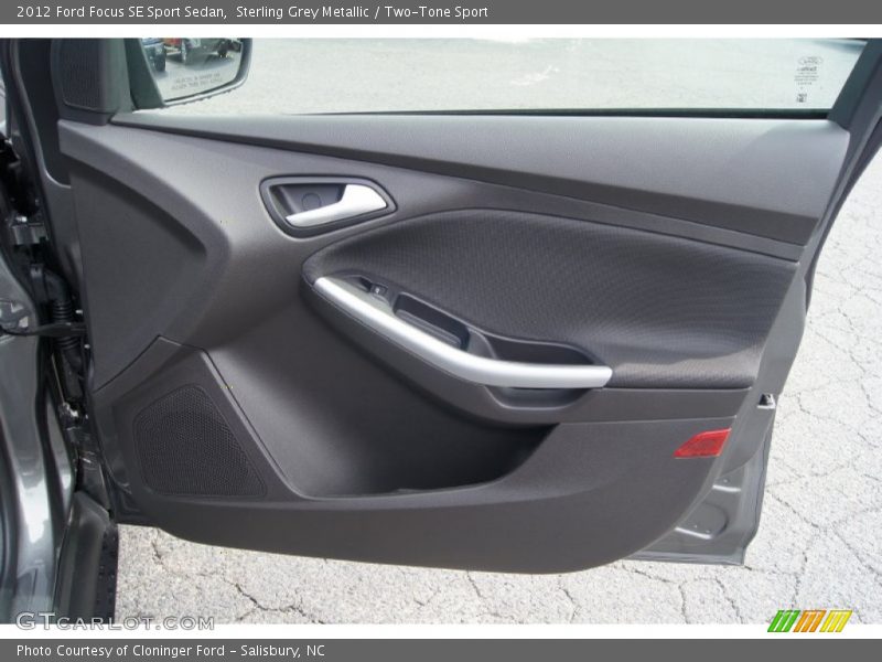 Sterling Grey Metallic / Two-Tone Sport 2012 Ford Focus SE Sport Sedan