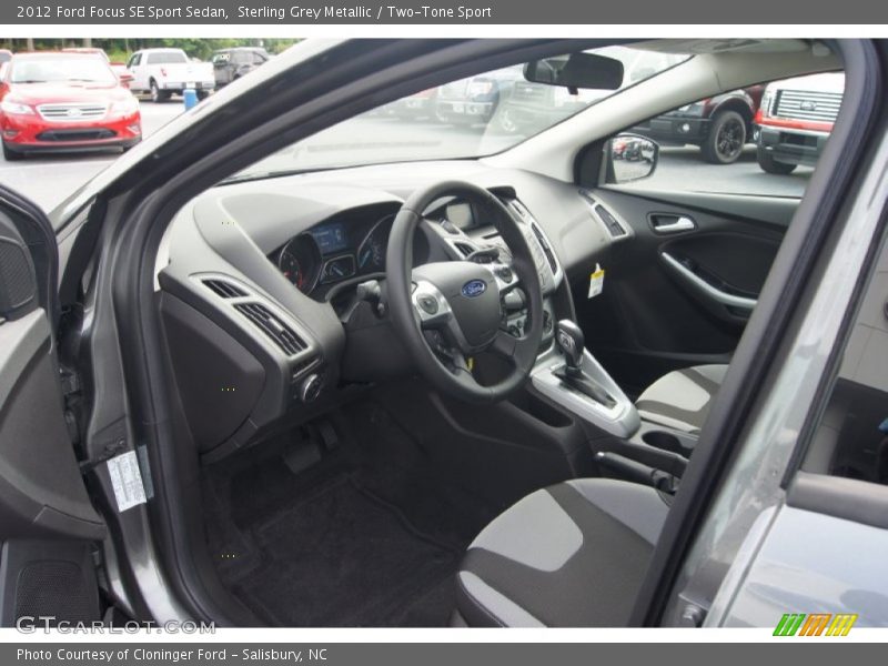 Sterling Grey Metallic / Two-Tone Sport 2012 Ford Focus SE Sport Sedan