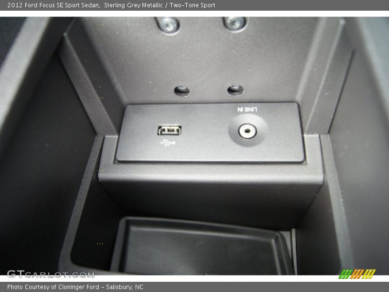 Sterling Grey Metallic / Two-Tone Sport 2012 Ford Focus SE Sport Sedan