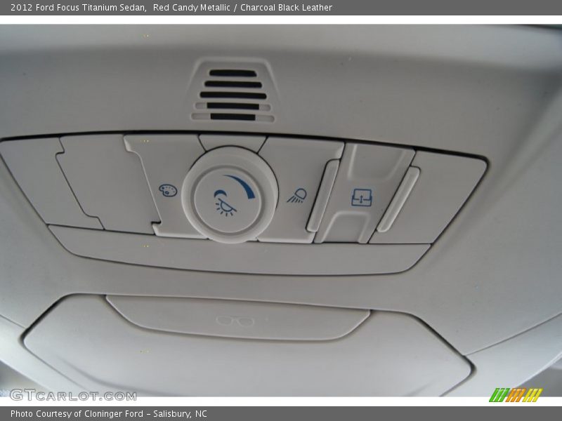 Controls of 2012 Focus Titanium Sedan