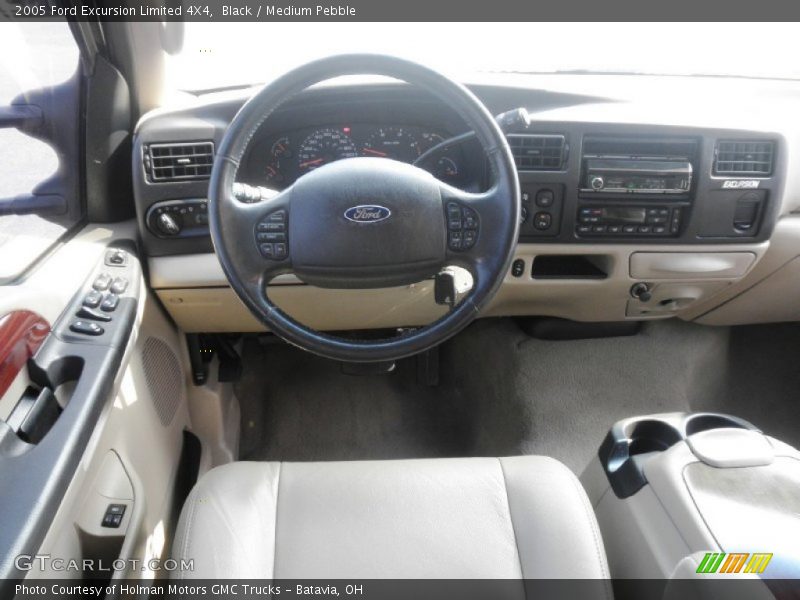 Dashboard of 2005 Excursion Limited 4X4