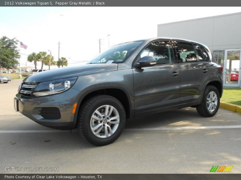 Front 3/4 View of 2012 Tiguan S