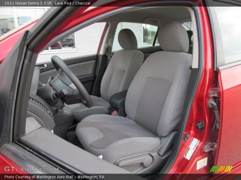  2011 Sentra 2.0 SR Charcoal Interior