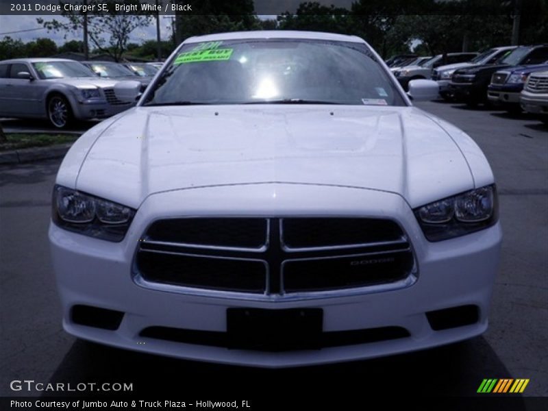Bright White / Black 2011 Dodge Charger SE