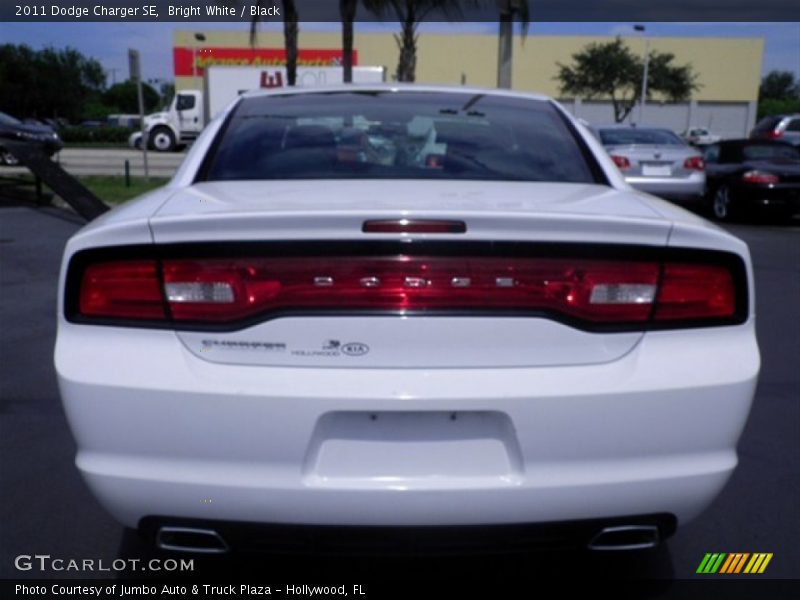 Bright White / Black 2011 Dodge Charger SE