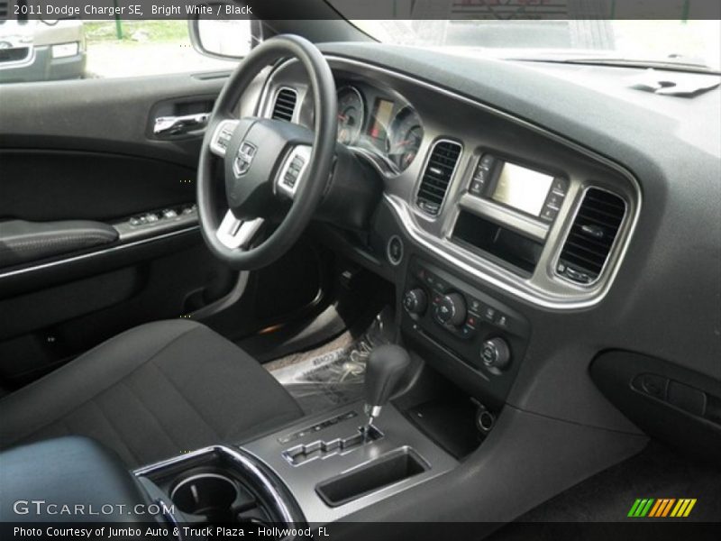 Bright White / Black 2011 Dodge Charger SE