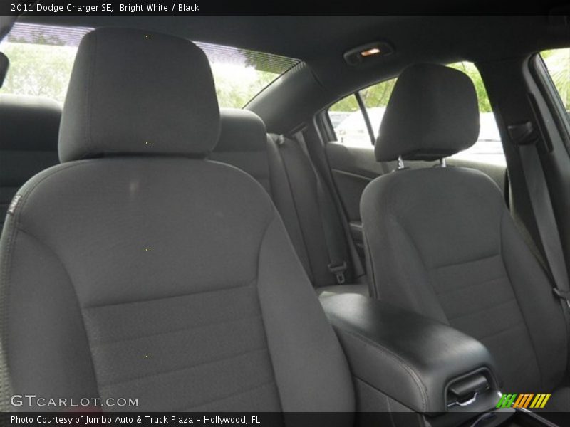 Bright White / Black 2011 Dodge Charger SE