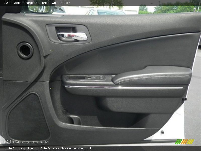 Bright White / Black 2011 Dodge Charger SE