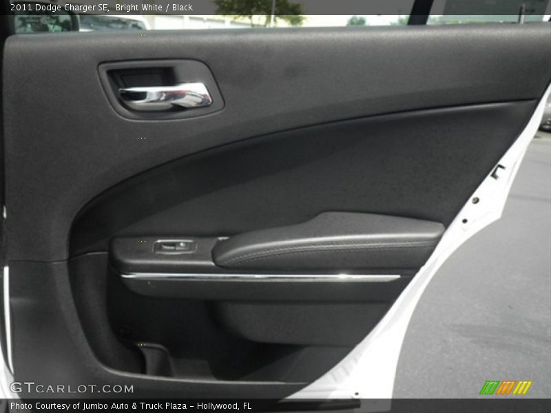Bright White / Black 2011 Dodge Charger SE