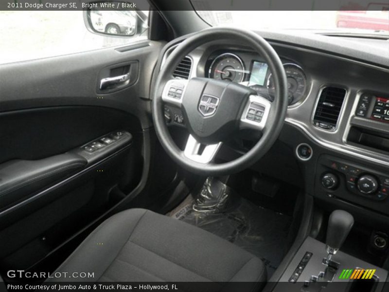Bright White / Black 2011 Dodge Charger SE