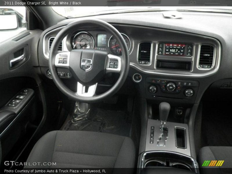 Bright White / Black 2011 Dodge Charger SE