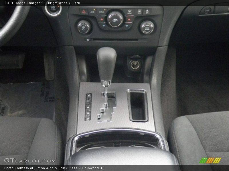 Bright White / Black 2011 Dodge Charger SE