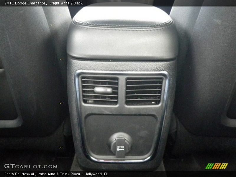 Bright White / Black 2011 Dodge Charger SE