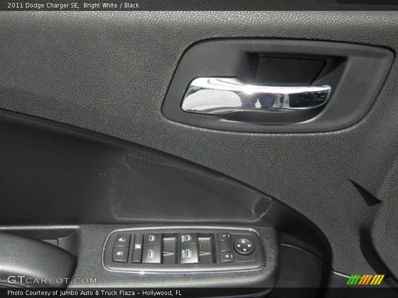 Bright White / Black 2011 Dodge Charger SE