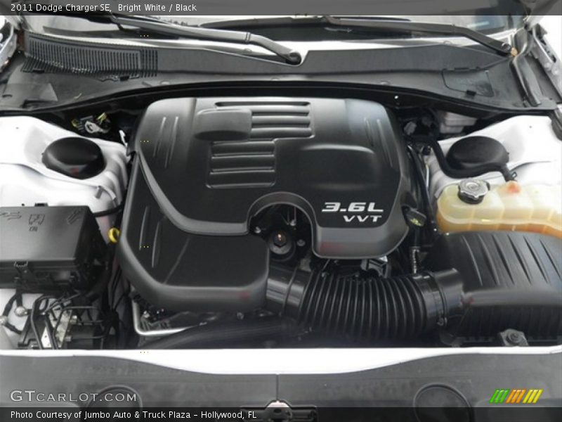 Bright White / Black 2011 Dodge Charger SE