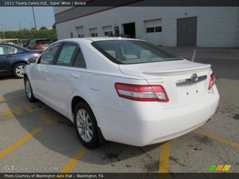 Super White / Bisque 2011 Toyota Camry XLE