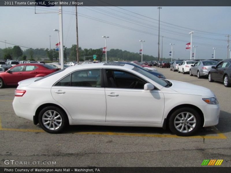Super White / Bisque 2011 Toyota Camry XLE